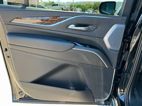 Used 2024 Cadillac Escalade ESV Premium Luxury Platinum AWD/4WD image 19