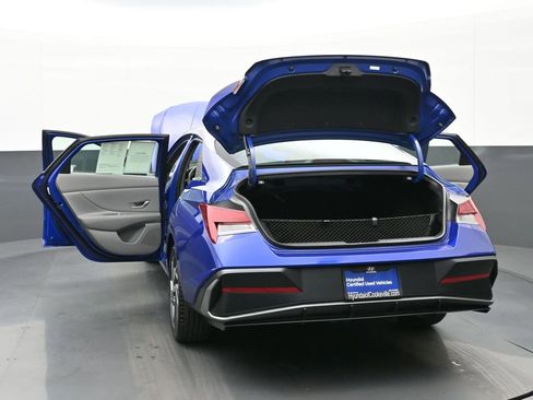 Certified 2025 Hyundai Elantra SEL image 50