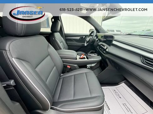 Used 2025 Buick Enclave Preferred AWD/4WD image 28