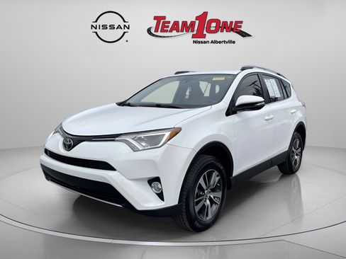 Used 2018 Toyota RAV4 XLE image 4
