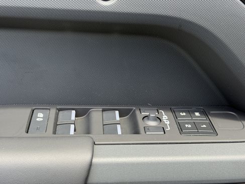 Used 2024 Land Rover Defender 110 X-Dynamic SE AWD/4WD image 16