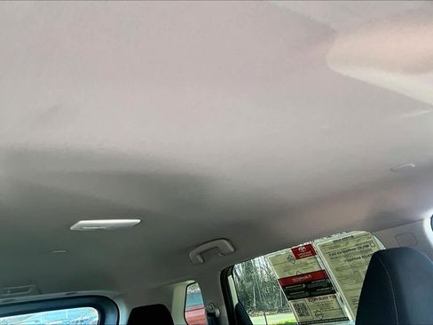 Used 2023 Nissan Rogue SV image 12