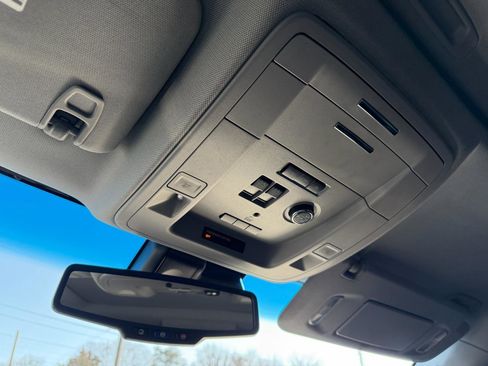 Used 2018 Chevrolet Suburban Premier image 14