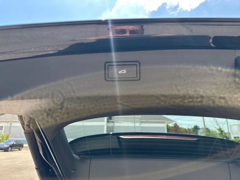 Certified 2025 Volkswagen Tiguan SE R-Line AWD/4WD image 36
