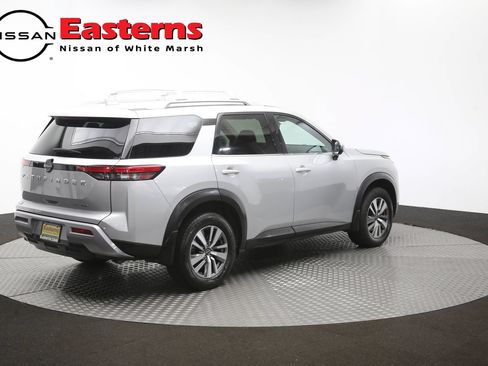 Used 2023 Nissan Pathfinder SL AWD/4WD image 42