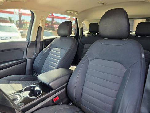 Used 2015 Ford Edge SE image 23