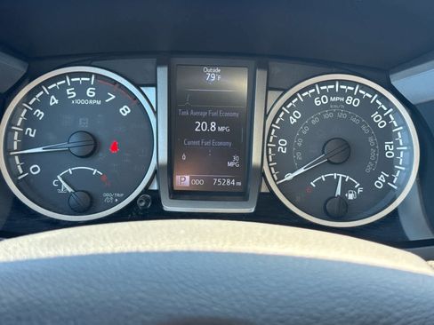 Used 2016 Toyota Tacoma SR5 w/ SR5 Appearance Package (SN) AWD/4WD image 12