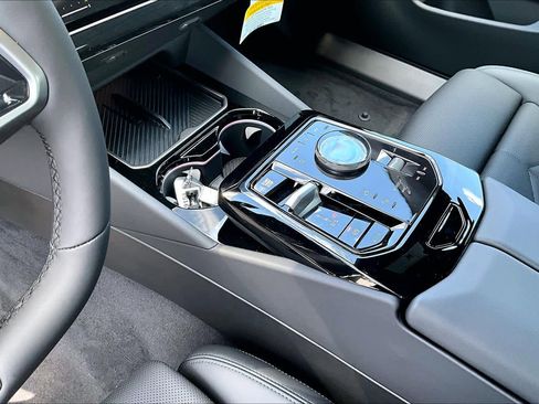 New 2026 BMW 530i xDrive w/ M Sport Package image 8