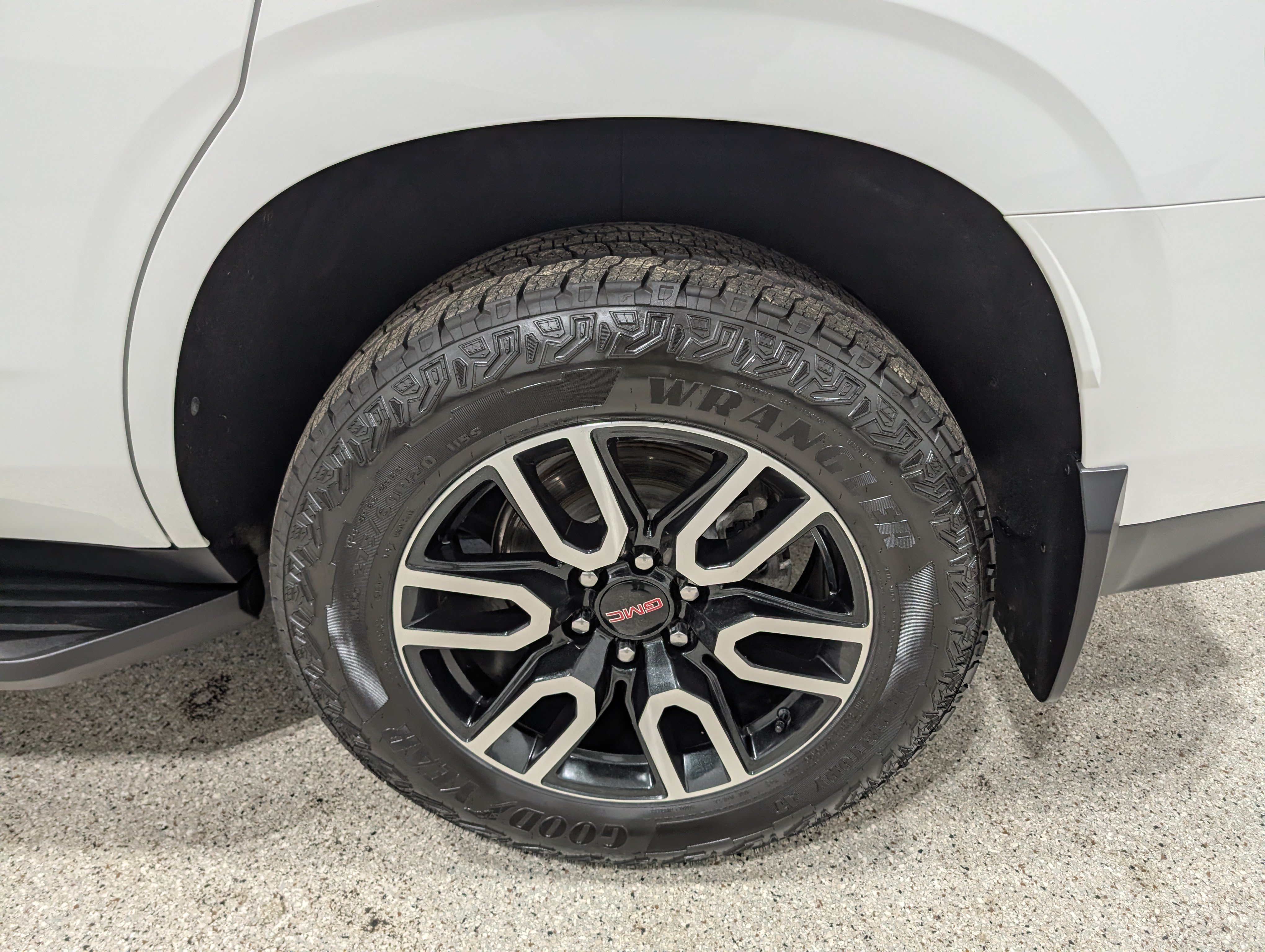 Used 2024 GMC Yukon AT4 w/ Technology Package AWD/4WD image 12