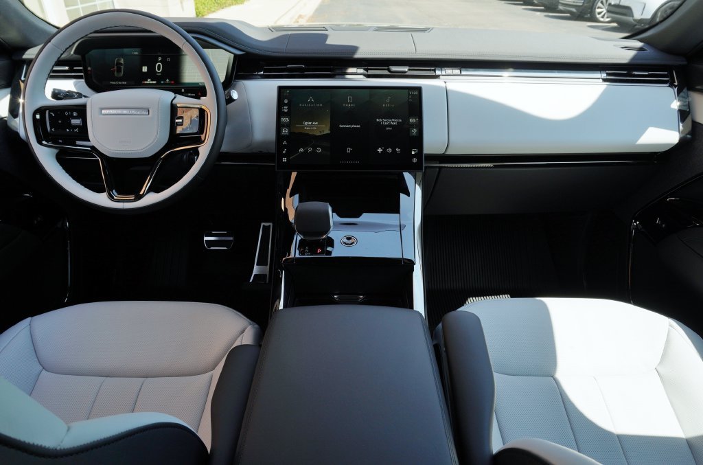 New 2026 Land Rover Range Rover Sport Dynamic SE AWD/4WD image 9