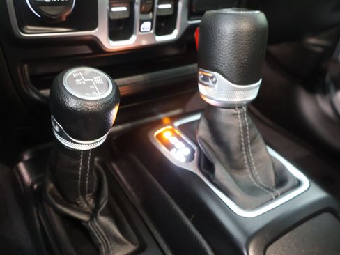 Used 2024 Jeep Wrangler Unlimited AWD/4WD image 33