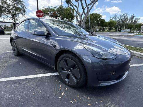 Used 2023 Tesla Model 3 Standard Range RWD image 2