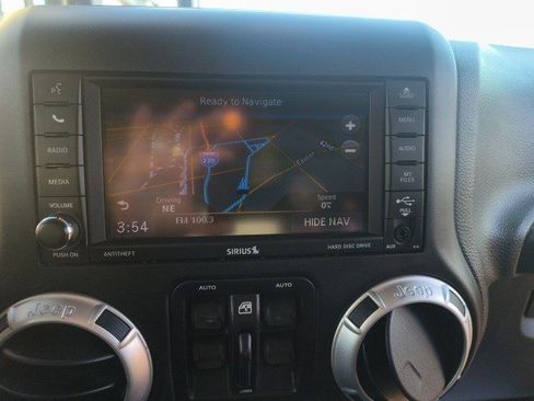 Used 2018 Jeep Wrangler Unlimited Sahara w/ Connectivity Group image 21