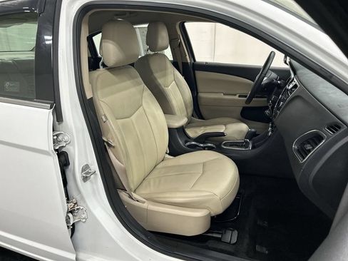 Used 2013 Chrysler 200 Limited FWD image 21