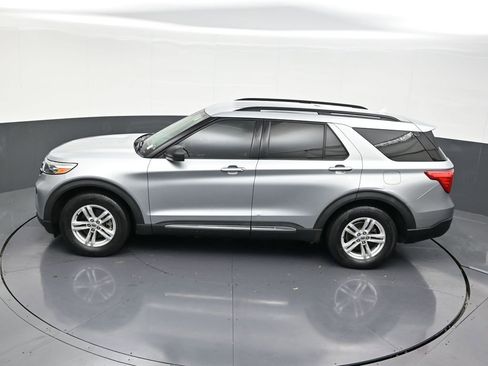 Used 2020 Ford Explorer XLT image 18