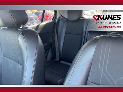 Used 2020 Chevrolet Trax LT w/ LT Convenience Package FWD image 16