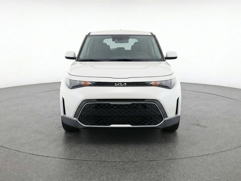 Used 2025 Kia Soul LX w/ LX Technology Package FWD image 2