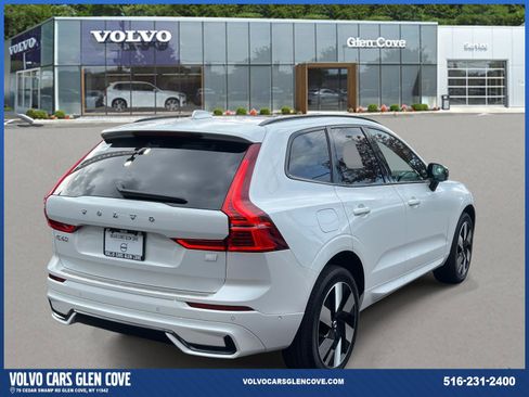 Used 2024 Volvo XC60 T8 Plus w/ Protection Package Premier image 4