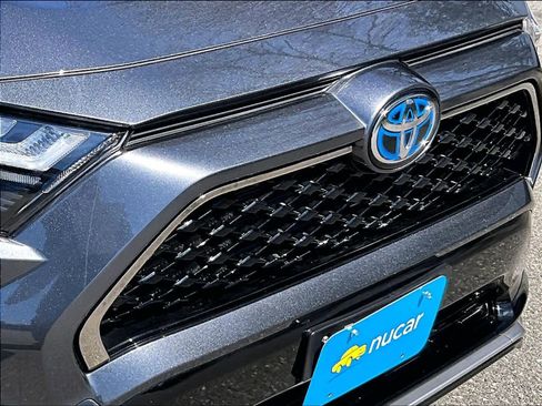Used 2023 Toyota RAV4 SE w/ Weather & Moonroof Package image 32
