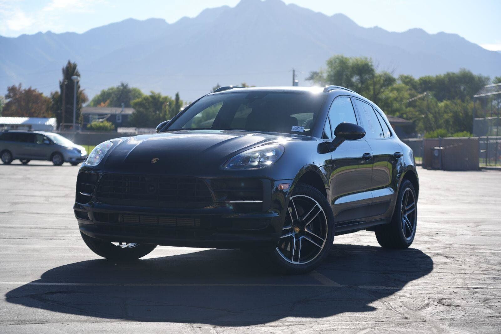 Used 2021 Porsche Macan AWD/4WD image 1