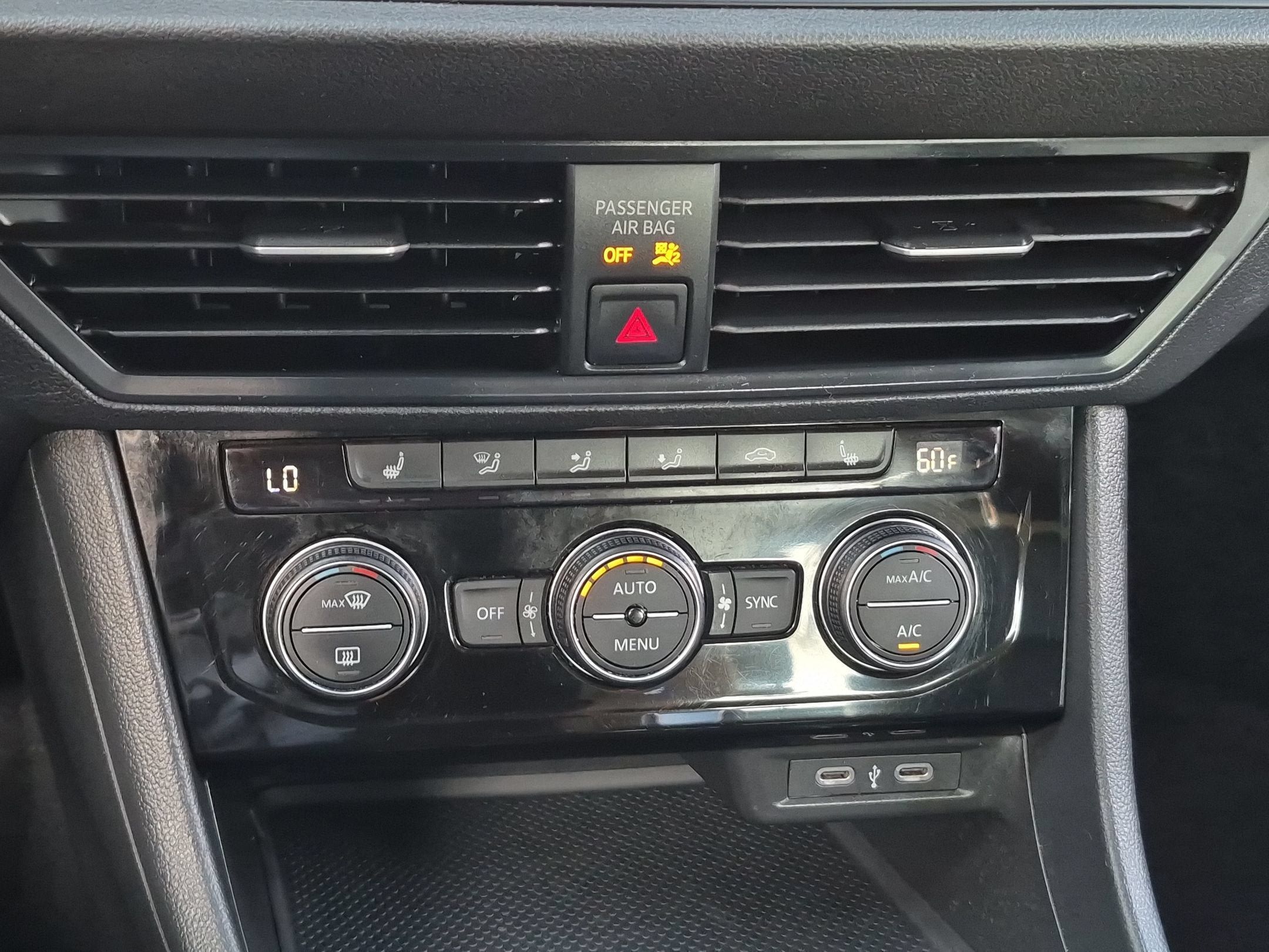 Used 2024 Volkswagen Jetta SE FWD image 22