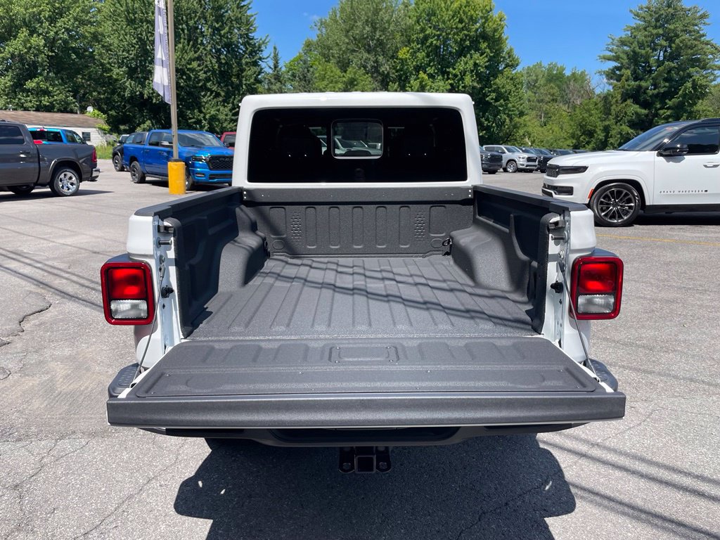 New 2026 Jeep Gladiator Sport AWD/4WD image 10