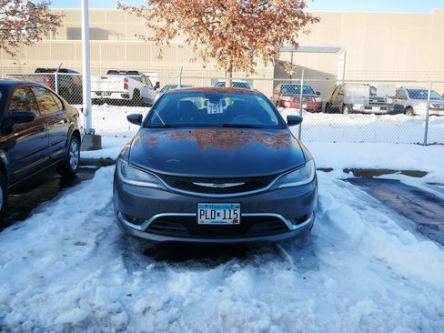 Used 2015 Chrysler 200 C image 2