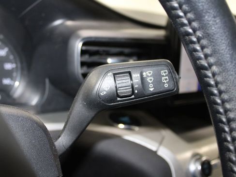 Used 2022 Ford Explorer XLT w/ Equipment Group 202A image 43