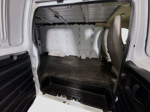 Used 2022 Chevrolet Express 2500 image 21