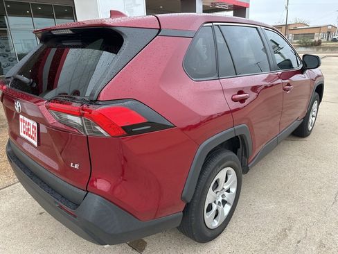 Used 2022 Toyota RAV4 LE image 7