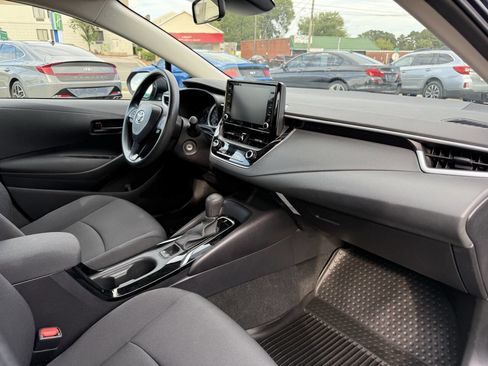 Used 2022 Toyota Corolla LE image 20