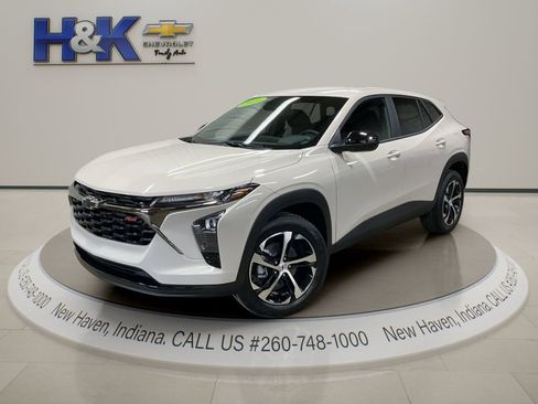 New 2026 Chevrolet Trax RS image 3