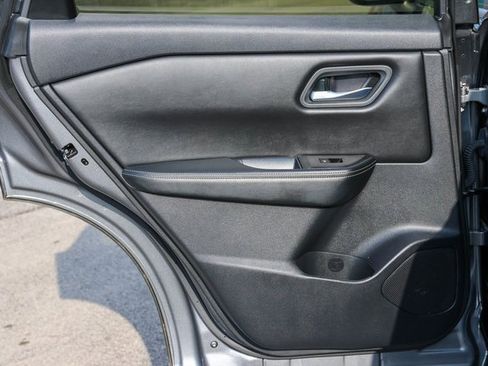 Used 2024 Nissan Rogue SV image 12