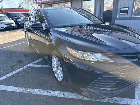 Used 2020 Toyota Camry LE w/ Carpet Mat Package image 14
