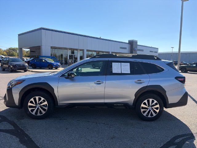 Certified 2025 Subaru Outback Premium w/ Popular Package #1A AWD/4WD image 4