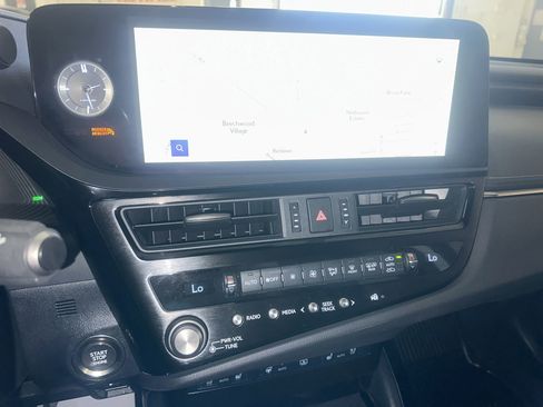 Used 2024 Lexus ES 350 w/ Accessory Package (Z2) FWD image 27