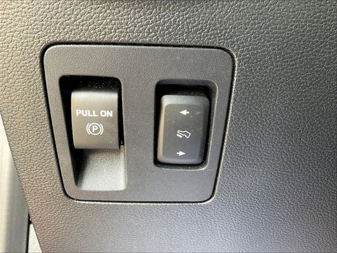 Used 2019 Ford F150 XLT w/ Equipment Group 302A Luxury AWD/4WD image 38