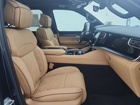 New 2026 Jeep Grand Wagoneer Summit AWD/4WD image 33