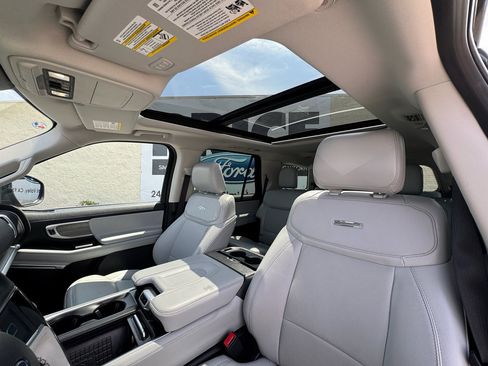 Used 2025 Ford Expedition Platinum AWD/4WD image 25