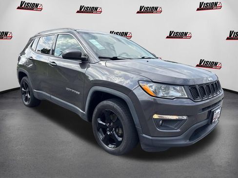 Used 2017 Jeep Compass Latitude w/ Popular Equipment Group AWD/4WD image 3