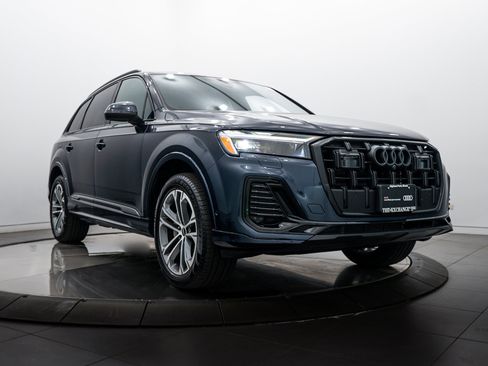 Certified 2025 Audi Q7 2.0T Premium w/ Convenience Plus Package image 1