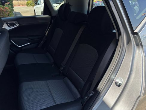 Used 2025 Kia Soul LX w/ LX Technology Package FWD image 35