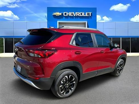 Certified 2023 Chevrolet TrailBlazer LT w/ Convenience Package image 3