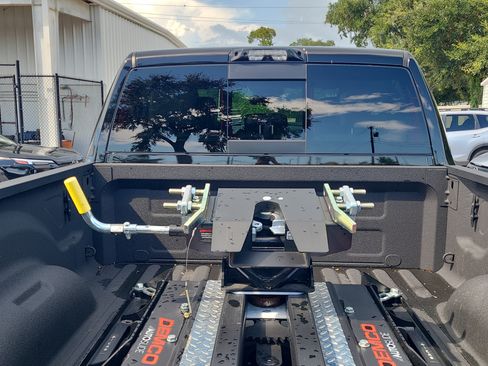 Used 2025 RAM 3500 Limited AWD/4WD image 9