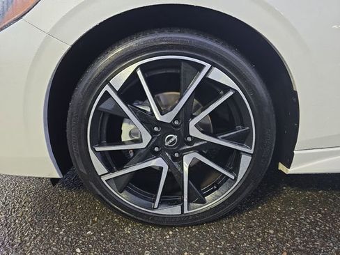 Used 2024 Nissan Sentra SR w/ SR Premium Package image 30