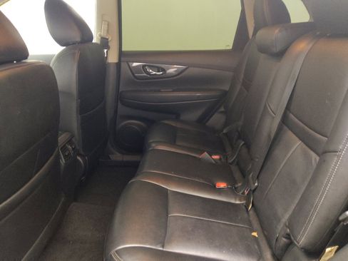 Used 2020 Nissan Rogue SV w/ Premium Package FWD image 18