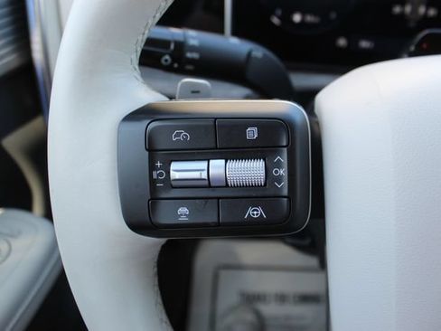 Used 2025 Hyundai Santa Fe Limited AWD/4WD image 14
