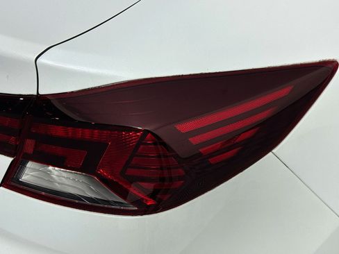 Used 2020 Hyundai Elantra SE w/ Cargo Package (C1) FWD image 31