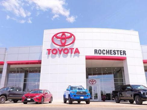 Used 2024 Toyota RAV4 XLE image 23