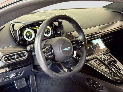 Used 2025 Aston Martin V8 Vantage Coupe image 15